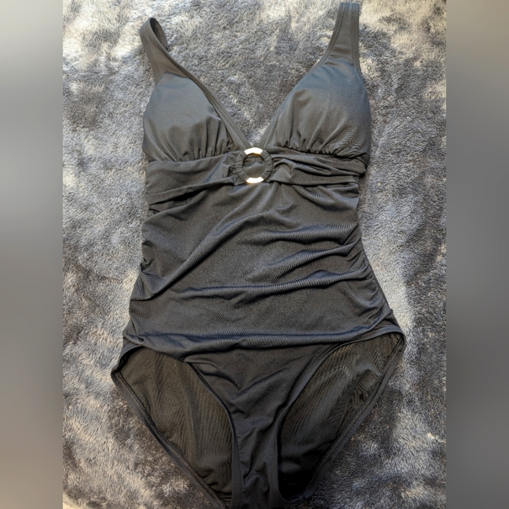 BNWOT MICHAEL KORS logo ring 1 piece bathing suit (size 6)